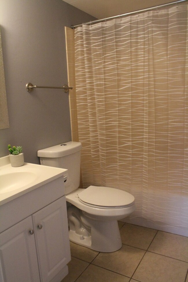 3325 Kirchoff Rd unit 3H, Rolling Meadows, IL 60008 - photo 3