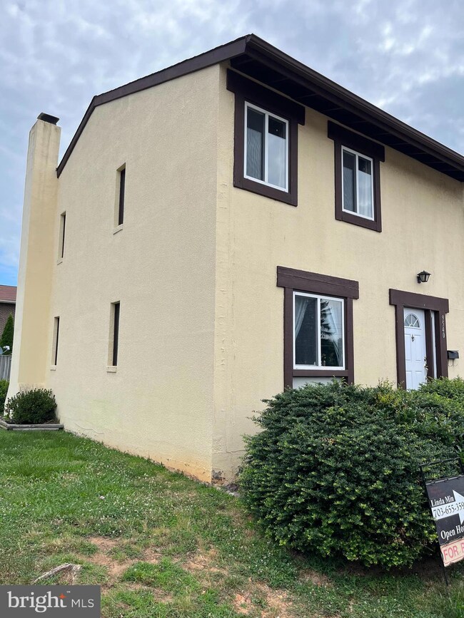 9540 Blake Ln, Fairfax, VA 22031 - photo 6