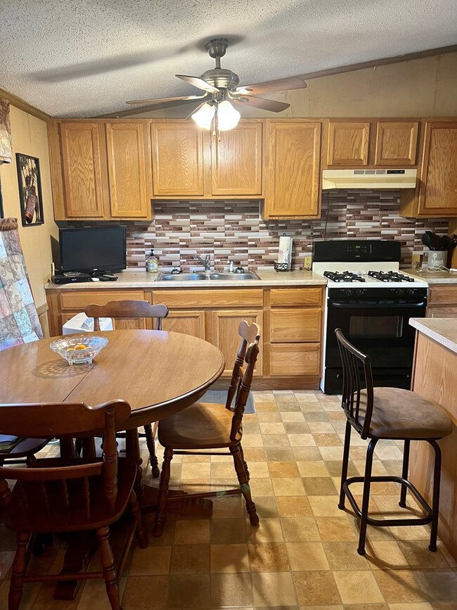 612 Colonette Dr, Hopkinsville, KY 42240 - photo 6