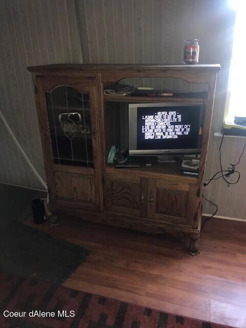 Floathouse-entertainment ctr