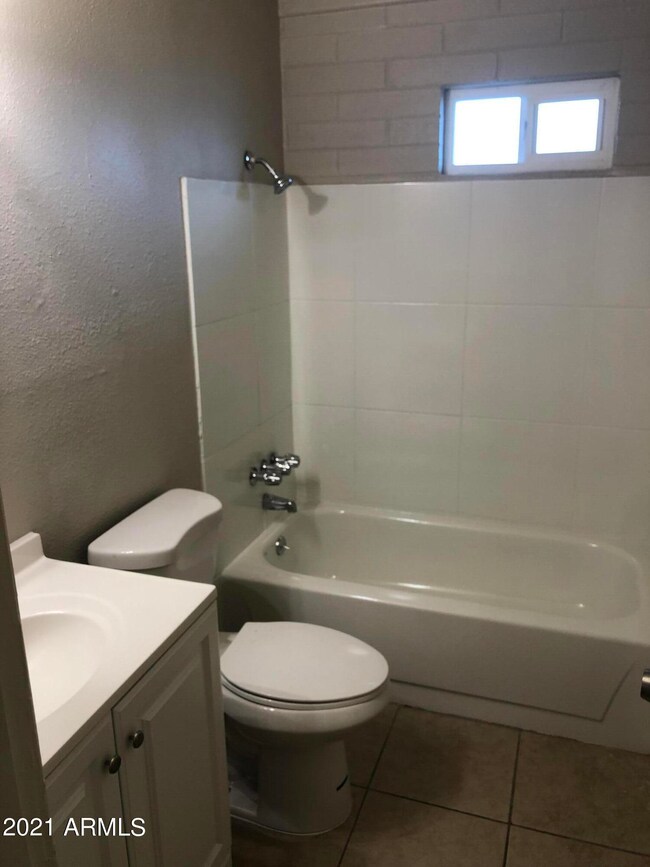 559 S Bellview unit e, Mesa, AZ 85204 - photo 7