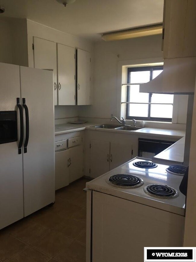 110 E Heath St unit Colorado, Rawlins, WY 82301 - photo 5