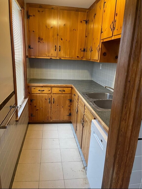 19 Tatman St unit 2, Worcester, MA 01607 - photo 7