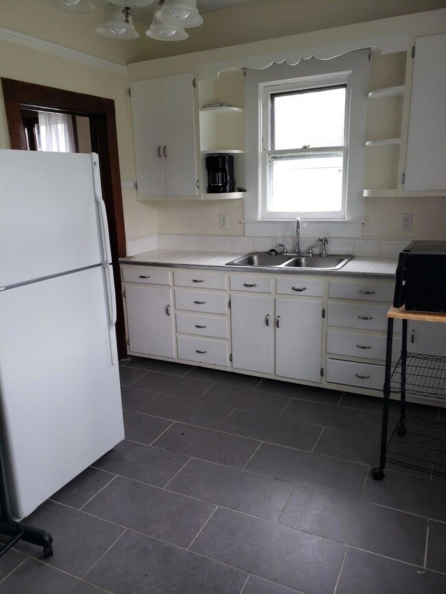 1218 E Myrtle Ave, Johnson City, TN 37601 - photo 4