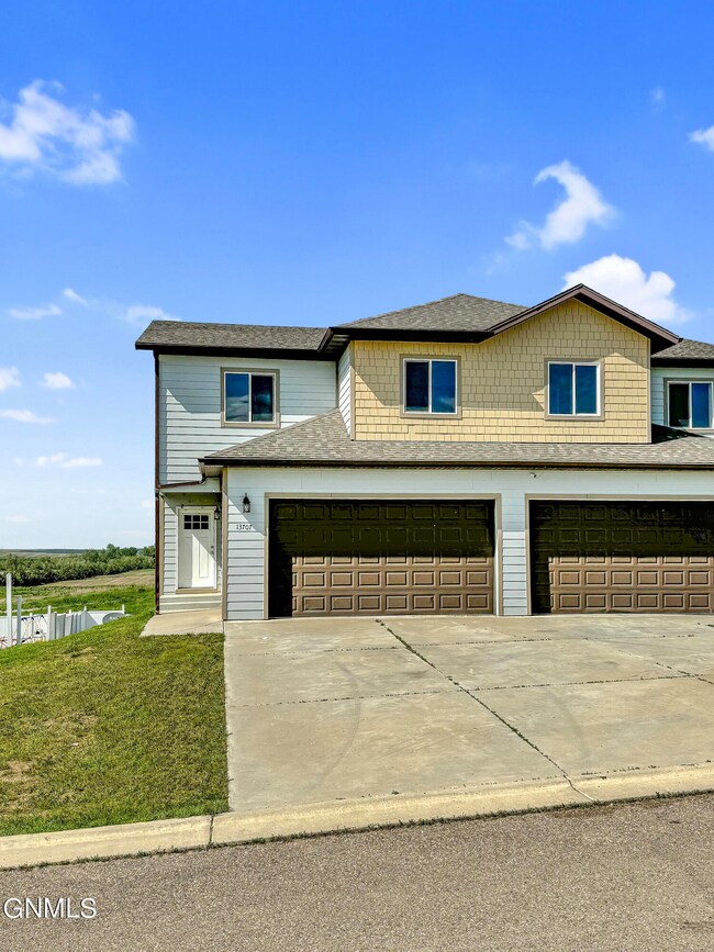 13707 Kristina St, Williston, ND 58801 - photo 2