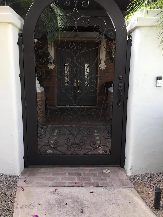 gate to front courtyard