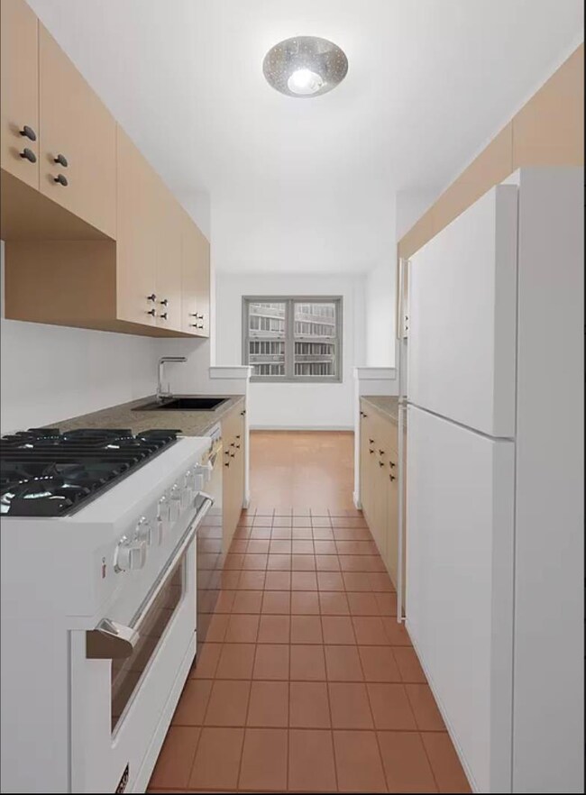 The Sutton House unit 4 D, New York, NY 10022 - photo 7