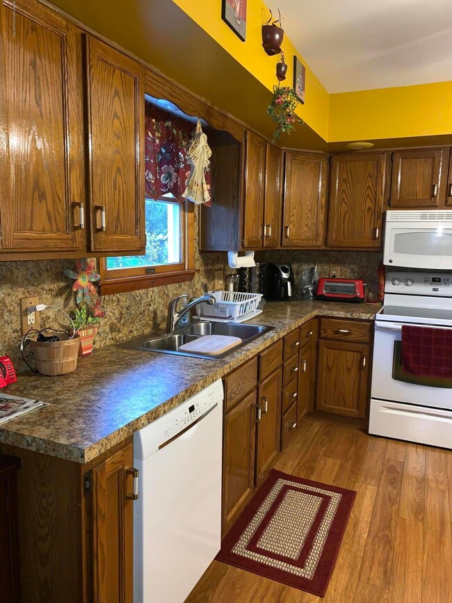 1233 N Sumner Ave, Scranton, PA 18508 - photo 4