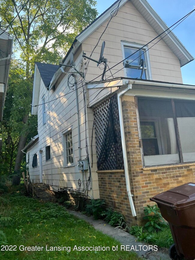 909 N Pine St, Lansing, MI 48906 - photo 4
