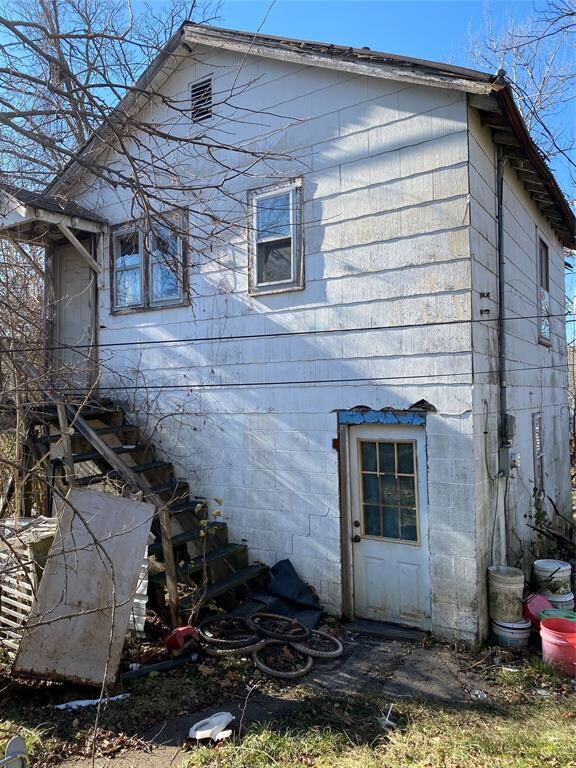 2223 Morton St, Anderson, IN 46016 - photo 4