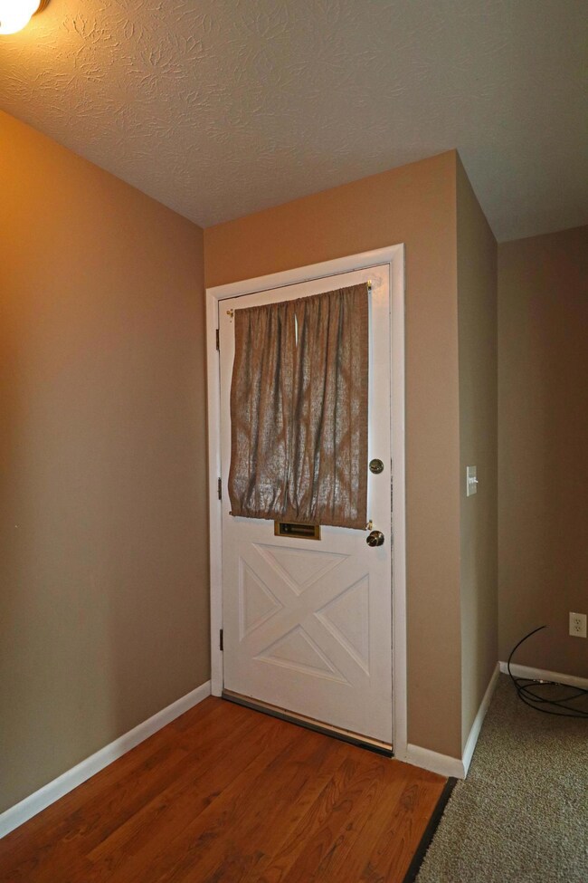 1539 Longeaton Dr unit 1539, Columbus, OH 43220 - photo 3