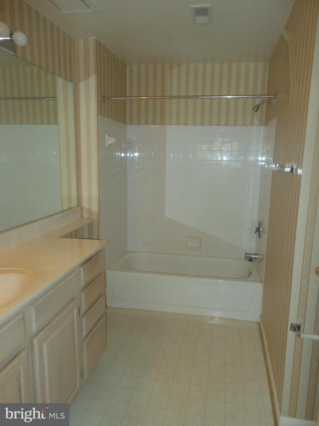 5116 Stone Shop Cir, Owings Mills, MD 21117 - photo 7