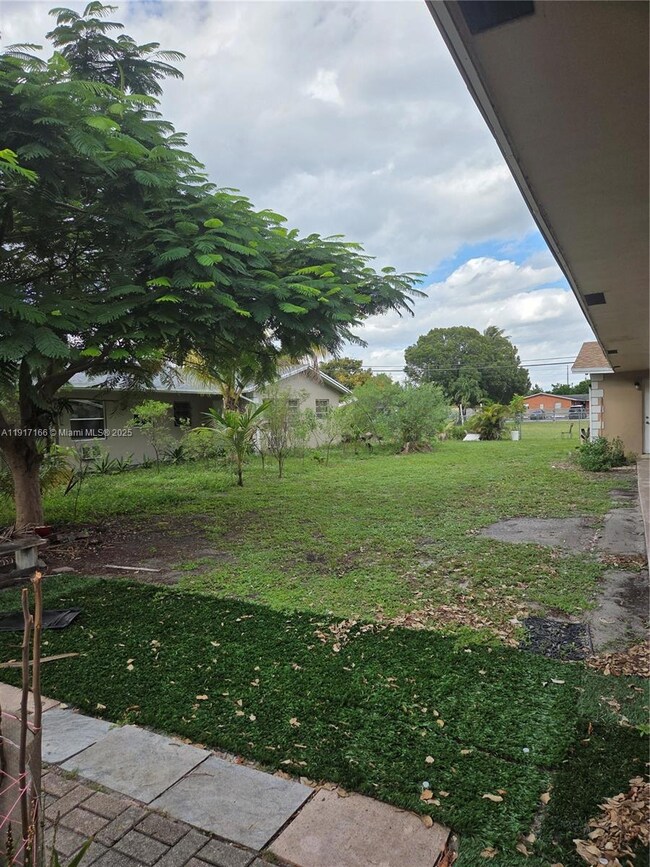 435 NW 41st St unit 1-4, Oakland Park, FL 33309 - photo 3