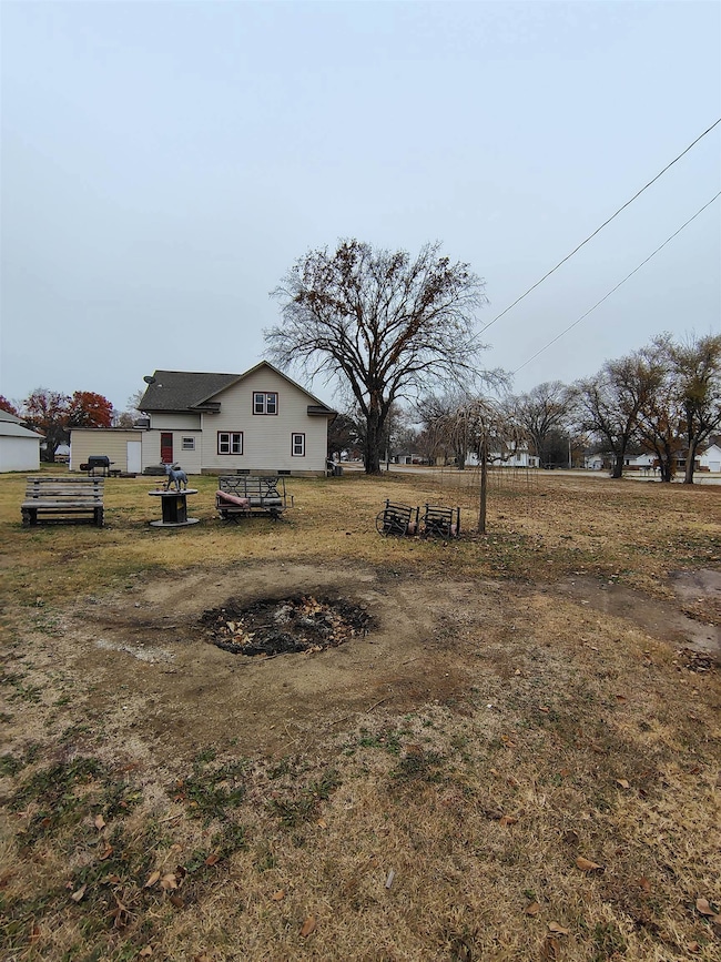 404 E Main St, Pretty Prairie, KS 67570 - photo 3