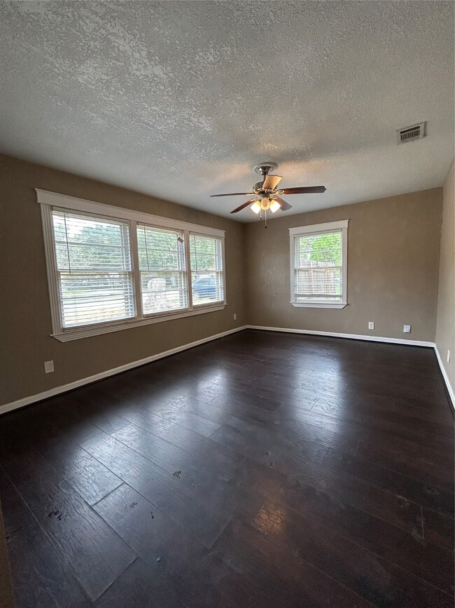 1305 Elm St, Richmond, TX 77469 - photo 4