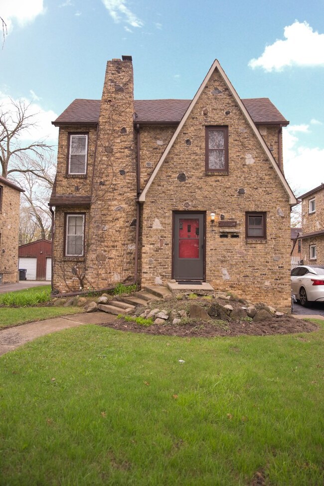 1101 W Atlantic Ave, Waukegan, IL 60085 - photo 3