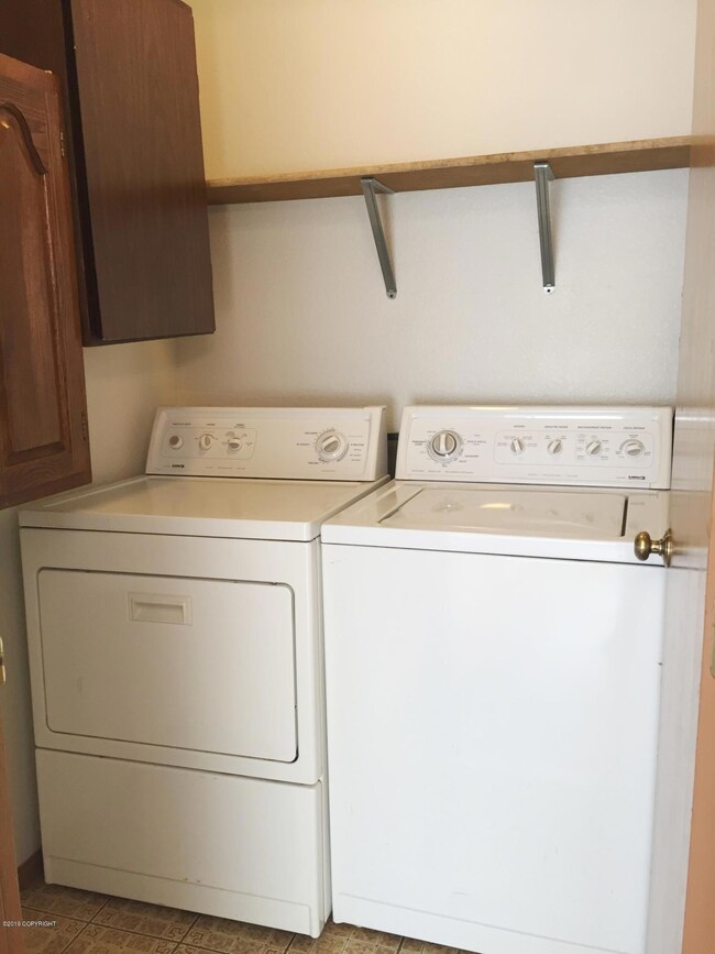 1400 Carolyn Cir unit C, Anchorage, AK 99504 - photo 5