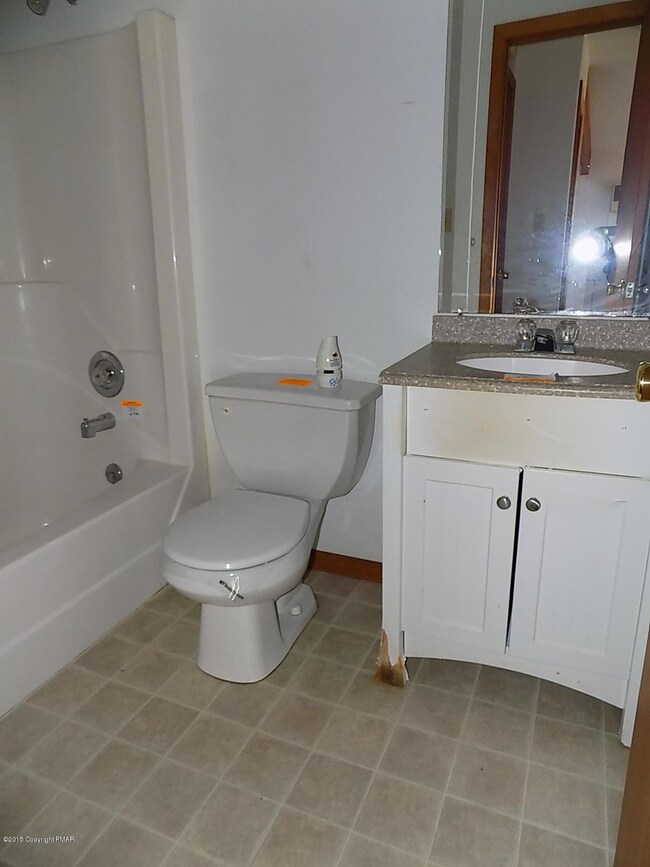 285 Somerset Dr, East Stroudsburg, PA 18301 - photo 4