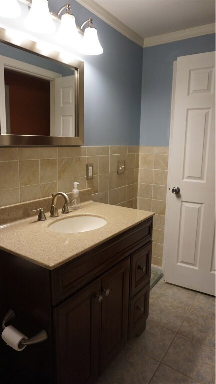 72 Benedict St, Riverside, RI 02915 - photo 5