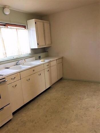 875 Lawnsdale Rd, Medford, OR 97504 - photo 5