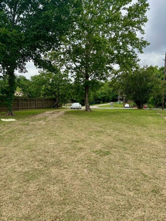 9512 Willow St, Houston, TX 77088 - photo 4