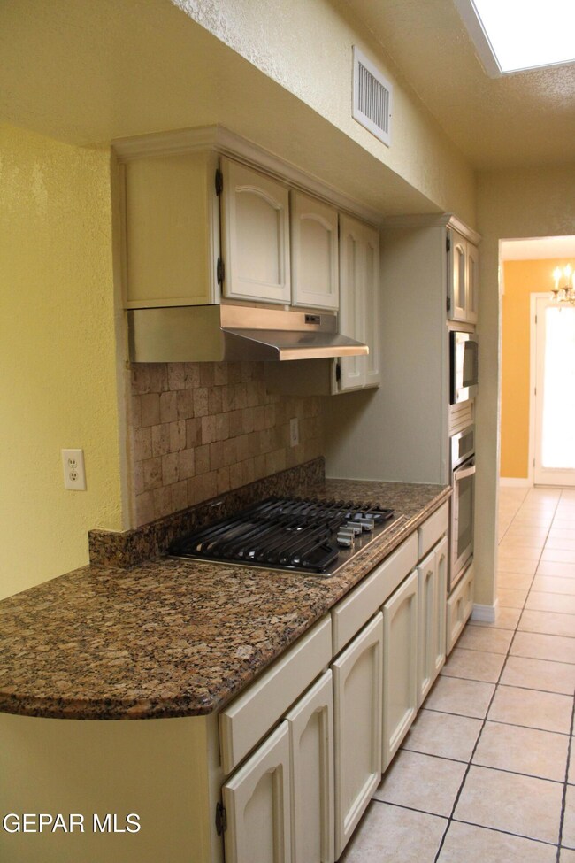 1743 Lomaland Dr, El Paso, TX 79935 - photo 7