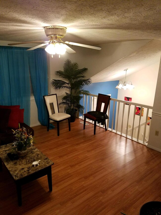 1224 Kriswood Ln, Columbus, OH 43228 - photo 3