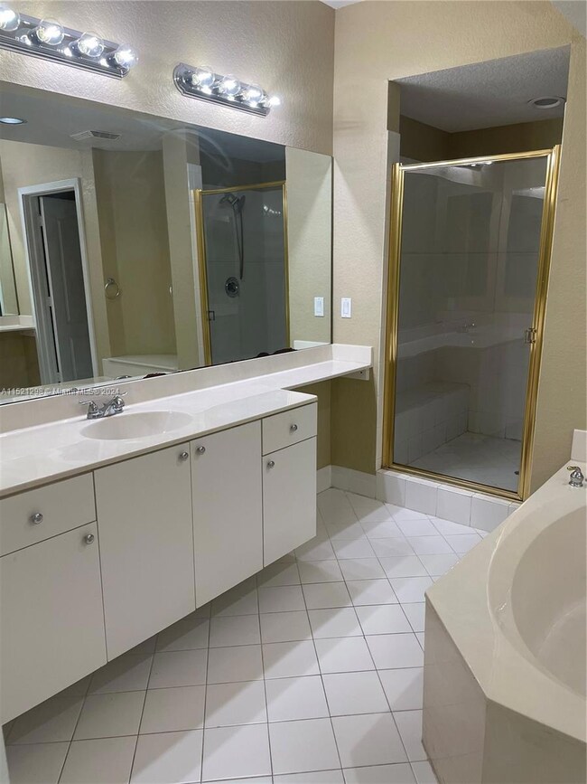 10770 NW 66th St unit 109, Doral, FL 33178 - photo 3