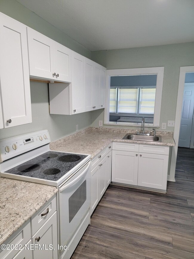 1546 Old Middleburg Rd N, Jacksonville, FL 32210 - photo 4