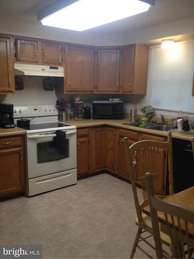 10719 Maple Ridge Dr, Spotsylvania, VA 22553 - photo 7