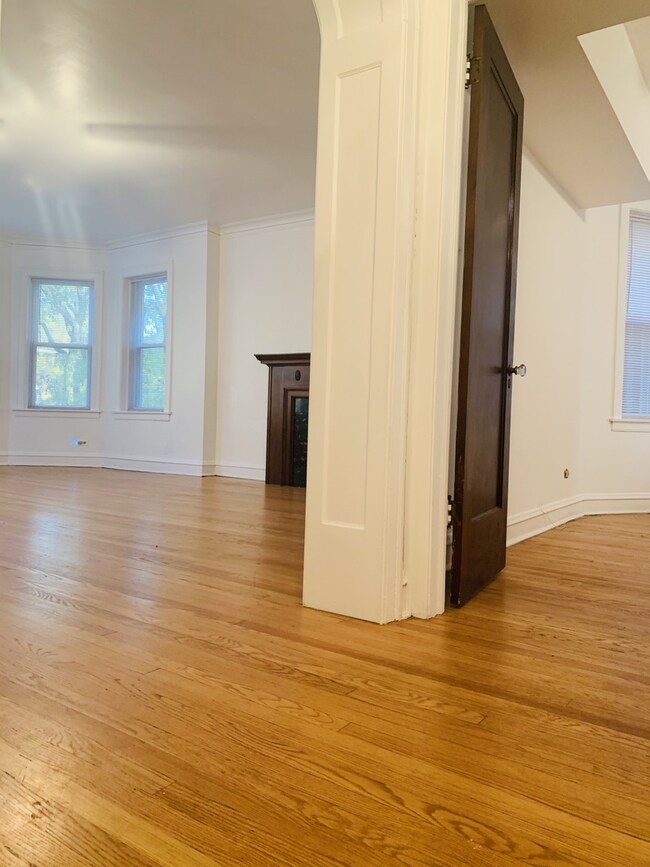 6316 N Rockwell St unit 3, Chicago, IL 60659 - photo 3