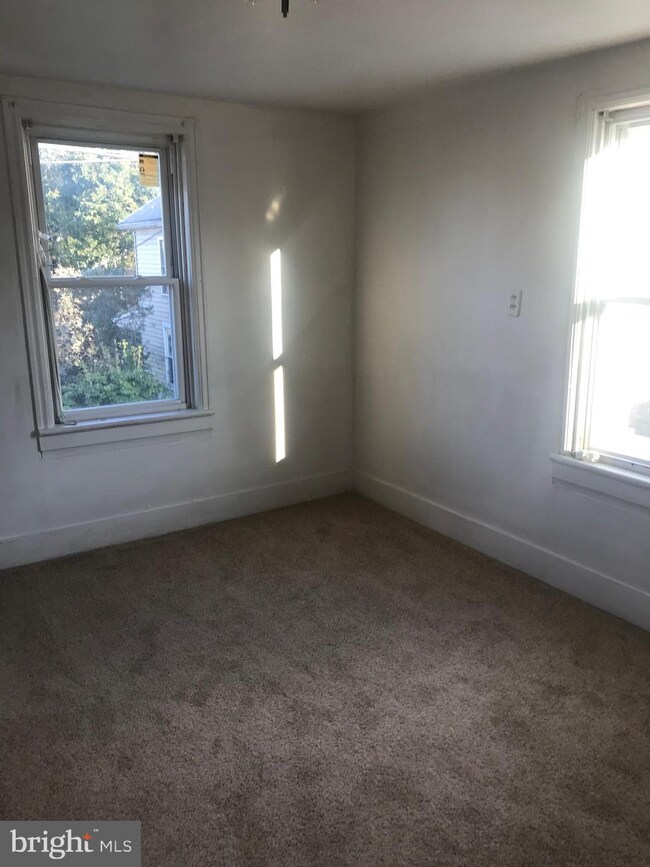 138 E South St, Chambersburg, PA 17201 - photo 4