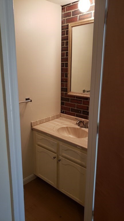 5 Eaton Ct, Amherst, MA 01002 - photo 7