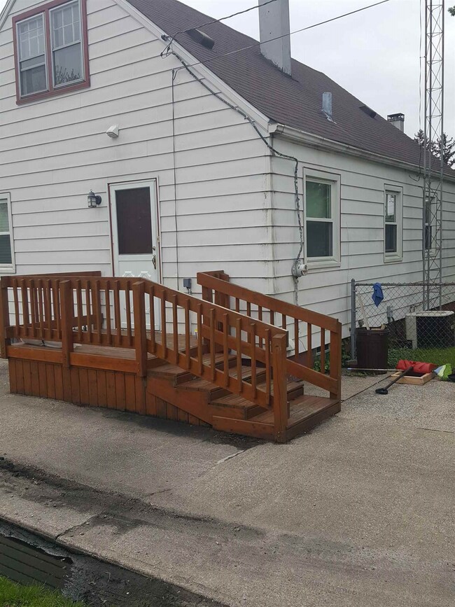 239 N Gladstone Ave, South Bend, IN 46619 - photo 3