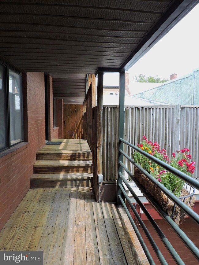 116 N Indian Aly unit 205, Winchester, VA 22601 - photo 3