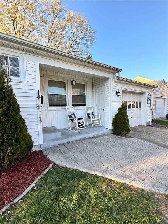 15 Winthrop St, Riverside, RI 02915 - photo 3