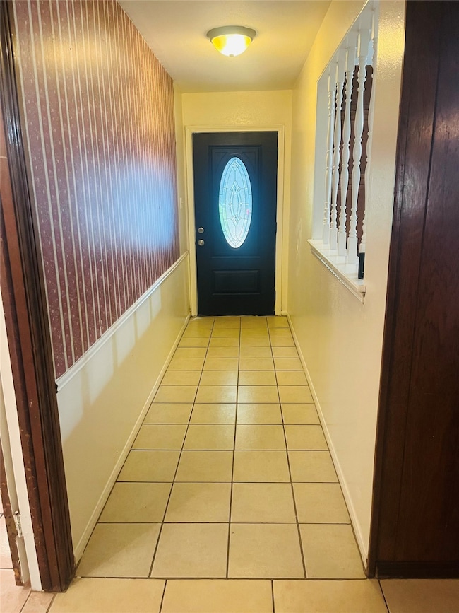 3906 Lemon Tree Ln, Houston, TX 77088 - photo 2