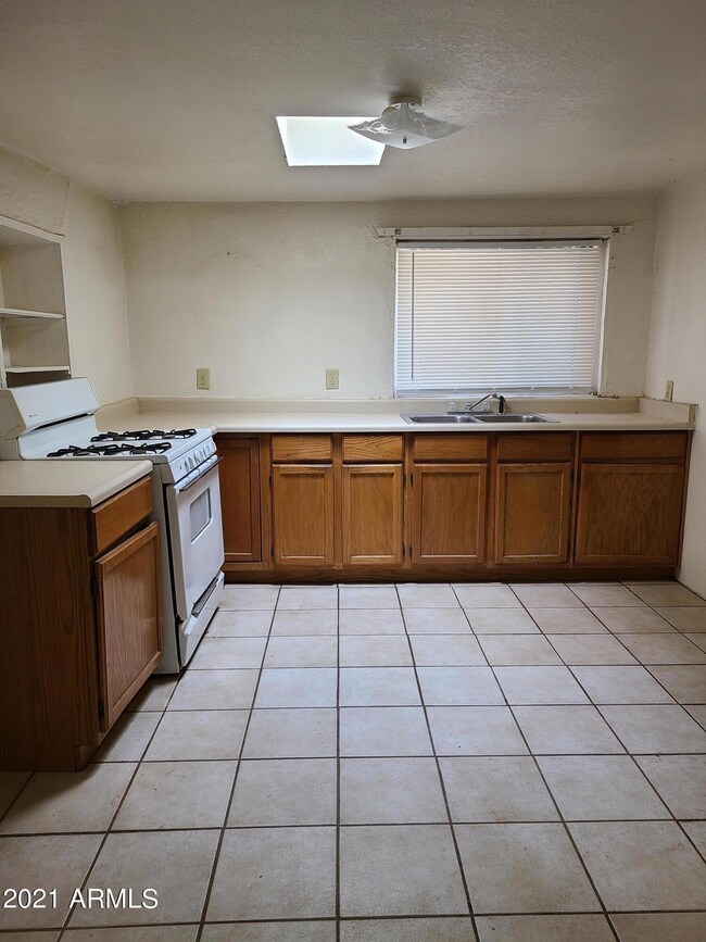 725 E 1st St, Douglas, AZ 85607 - photo 5