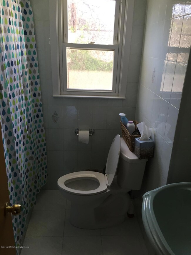 63 Zoe bathroom 2