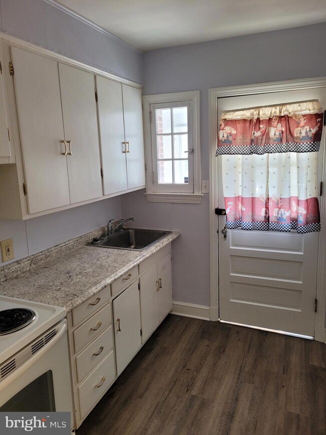 331 S Washington St unit B, Berkeley Springs, WV 25411 - photo 7