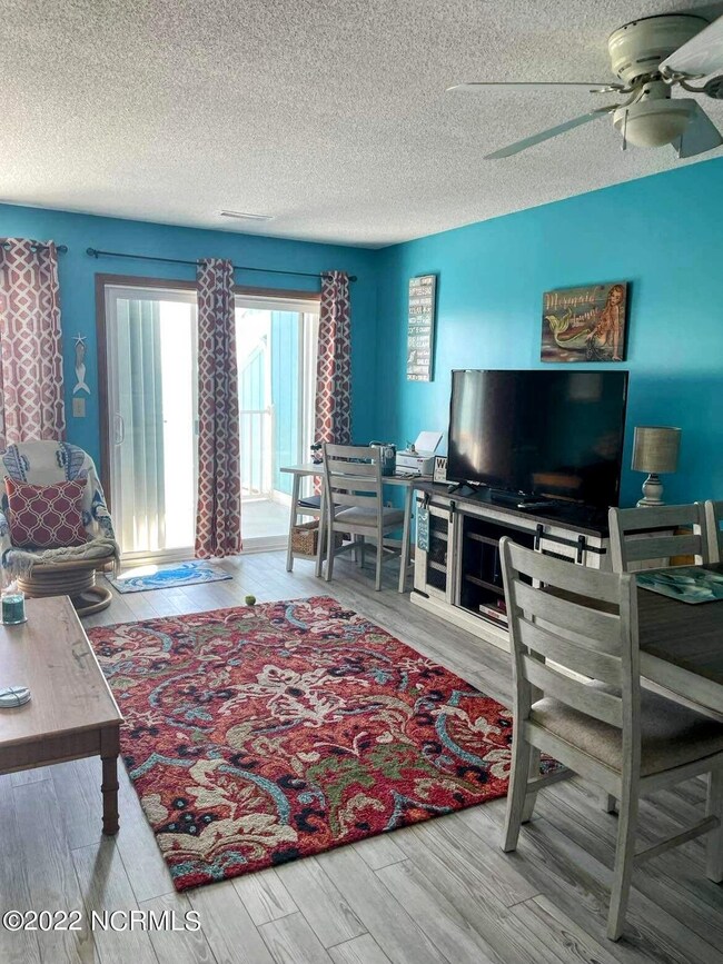 Living room Pic 3