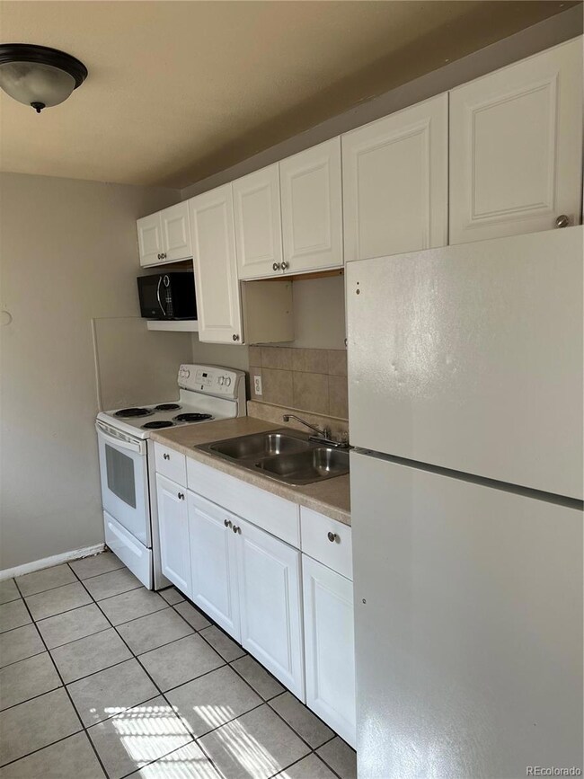 1578 Macon St, Aurora, CO 80010 - photo 4