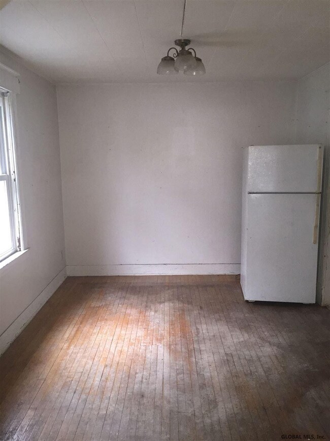 835 Vischer Ave, Schenectady, NY 12306 - photo 6