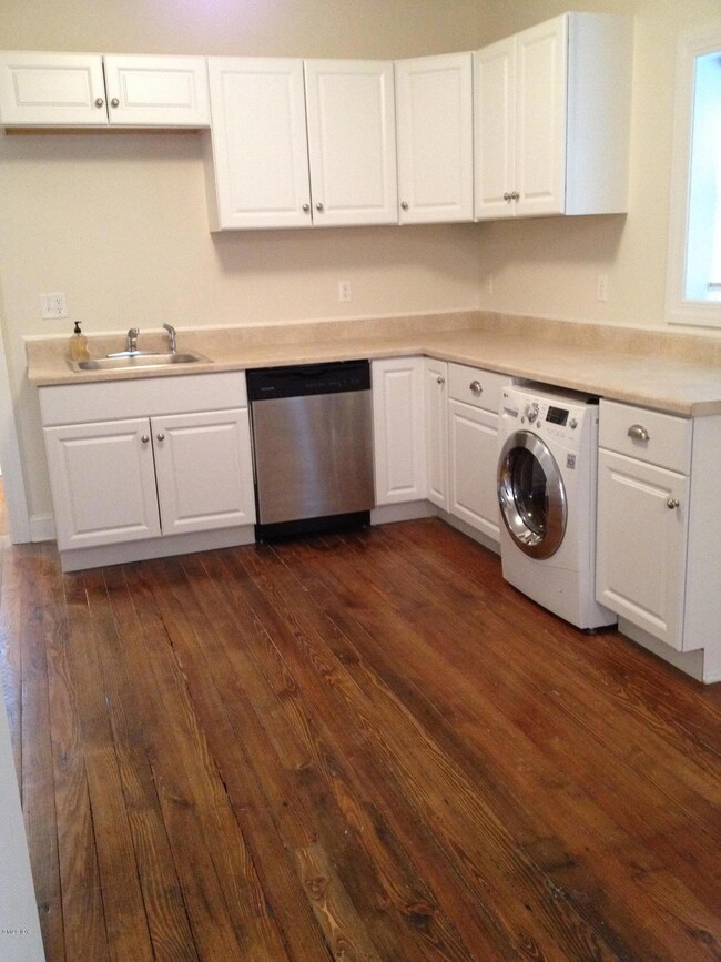 13 E Walnut St unit 2, Stamford, CT 06902 - photo 2