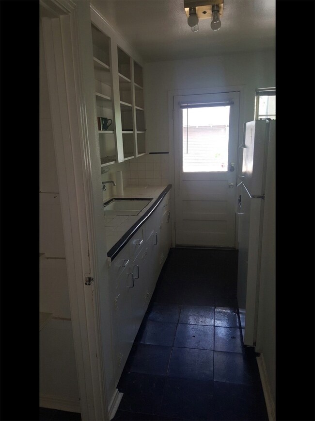 2402 Driscoll St unit D, Houston, TX 77019 - photo 4