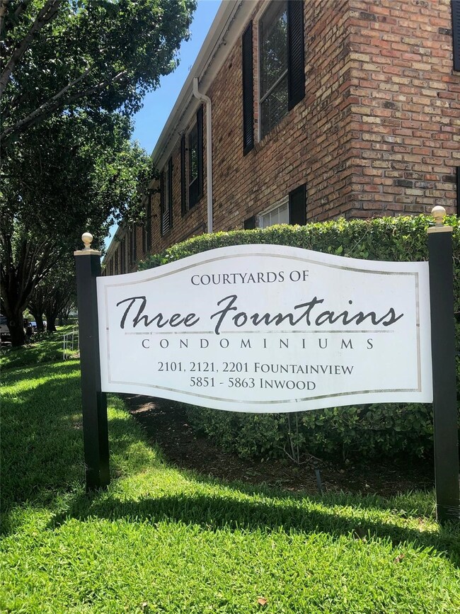 5861 Inwood Dr unit 9, Houston, TX 77057 - photo 2