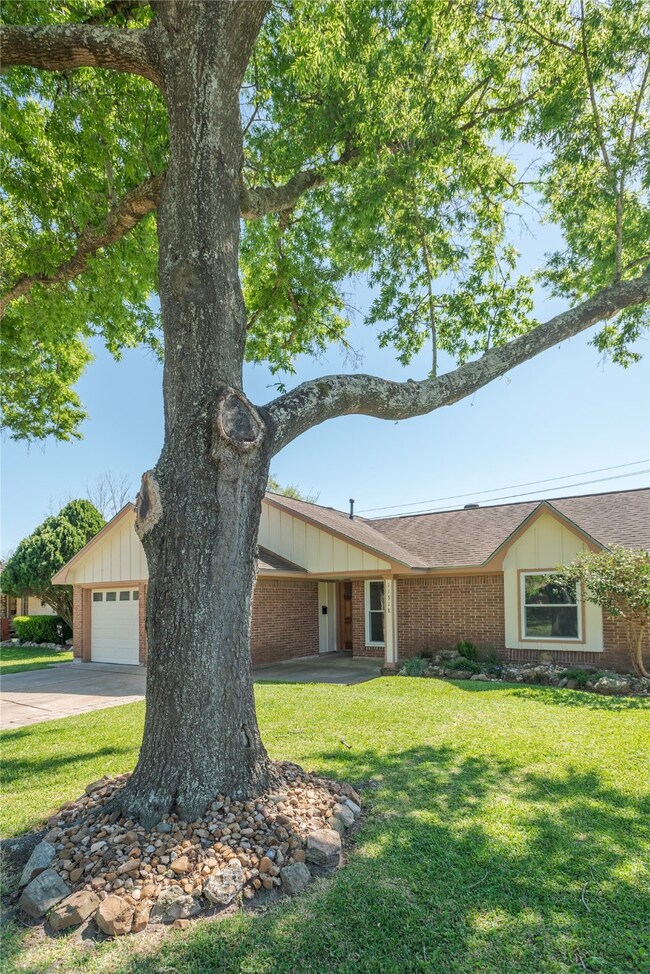 11318 Newton St, Houston, TX 77089 - photo 7