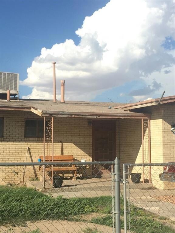 7937 Craddock Ave, El Paso, TX 79915 - photo 2