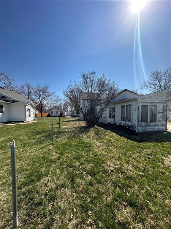 709 E 8th St N, Newton, IA 50208 - photo 4