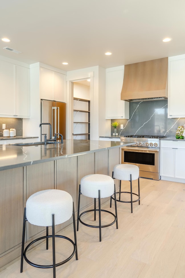 1142 NW Ochoa Dr, Bend, OR 97703 - photo 5